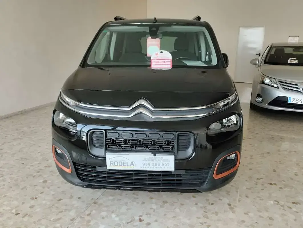 Usado Citroën Berlingo Shine 102 CV (75 kW) 2019 Negro Monovolumen