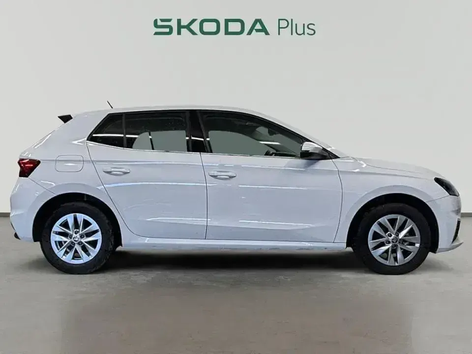 Usado Skoda Fabia Selection 95 CV (69 kW) 2024 Blanco Berlina