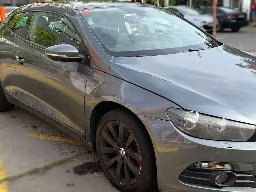 Usado VW Scirocco 160 CV (117 kW) 2011 Gris Coupe