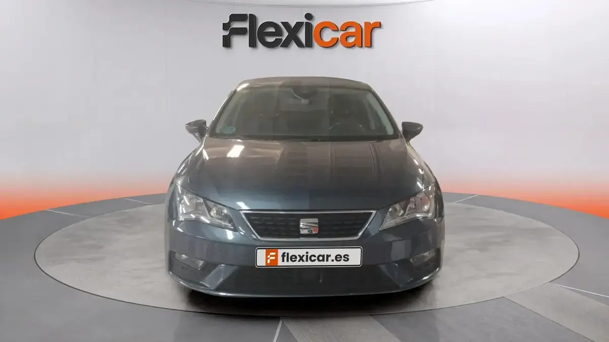 Usado Seat Leon Style 130 CV (95 kW) 2020 Azul Berlina