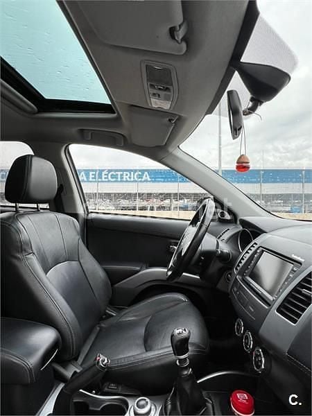 Usado Mitsubishi Outlander Motion 177 CV (130 kW) 2012 Gris / plata SUV