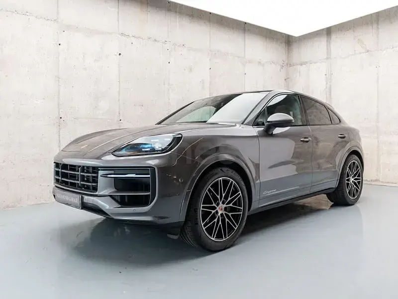 Usado Porsche Cayenne 354 CV (260 kW) 2023 Gris / plata SUV