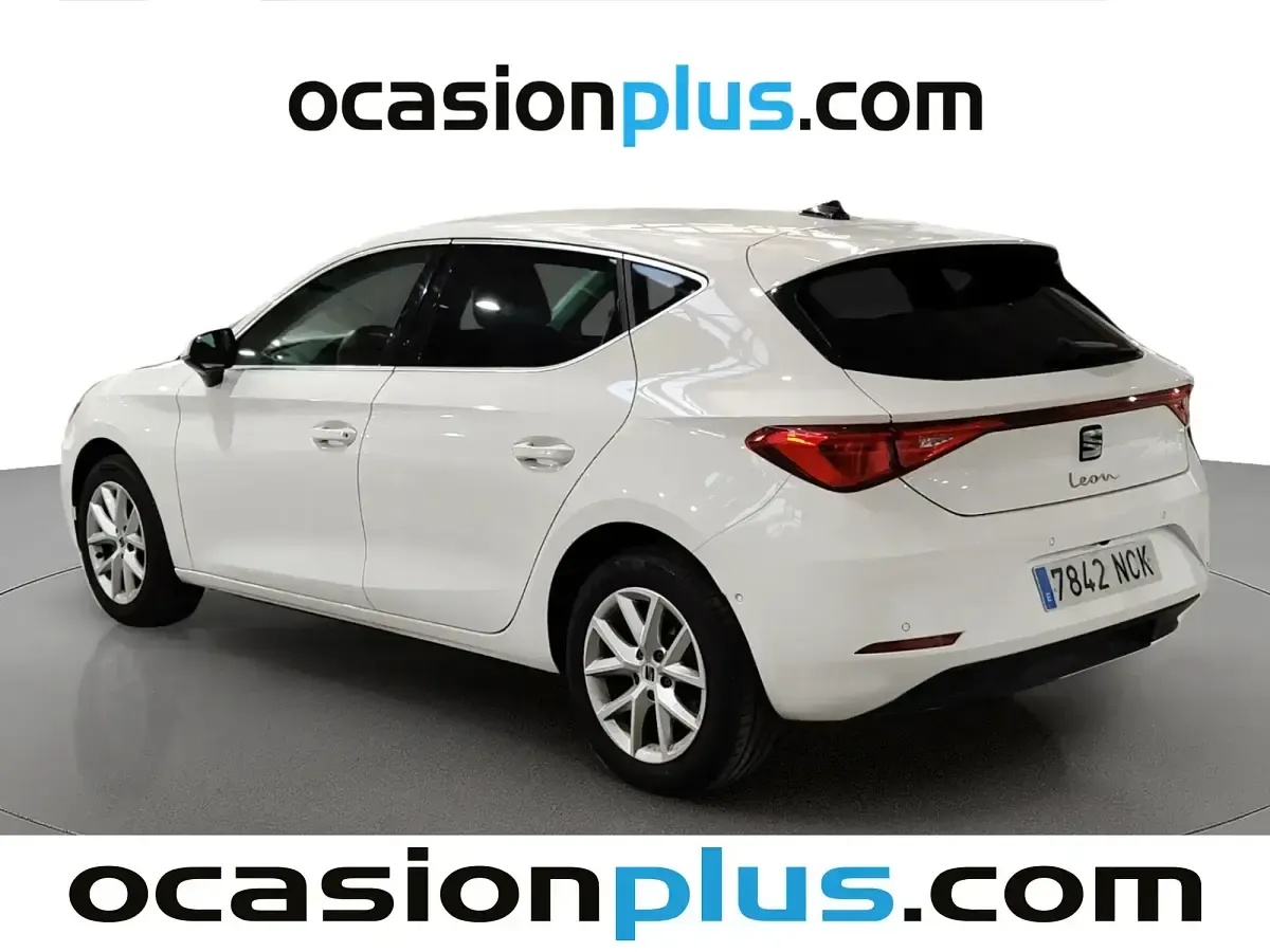 Usado Seat Leon Style 116 CV (85 kW) 2025 Blanco Berlina