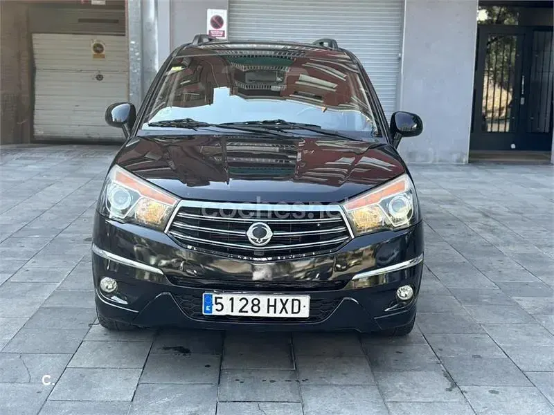 Usado SsangYong Rodius Limited 155 CV (114 kW) 2014 Negro Monovolumen