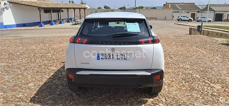 Używany Peugeot 2008 Style 110 KM (80 kW) 2021 Biały SUV