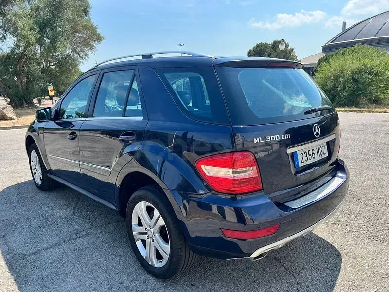 Usado Mercedes ML300 204 CV (150 kW) 2011 Azul SUV