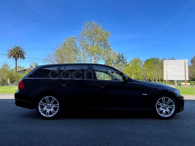 Usado BMW 318 143 CV (105 kW) 2012 Negro Familiar