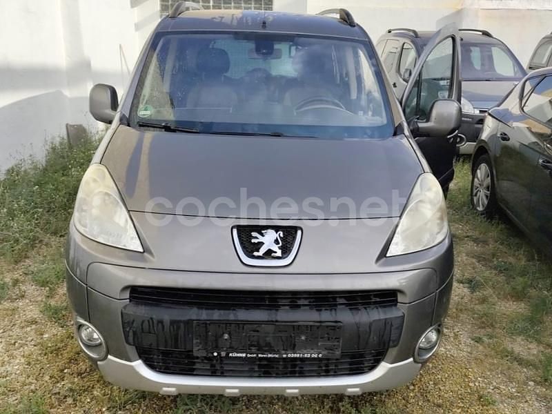 Gris / plata Usado 2012 Peugeot Partner Tepee Outdoor Monovolumen | 8300 € (Precio justo) - Imagen 1/4