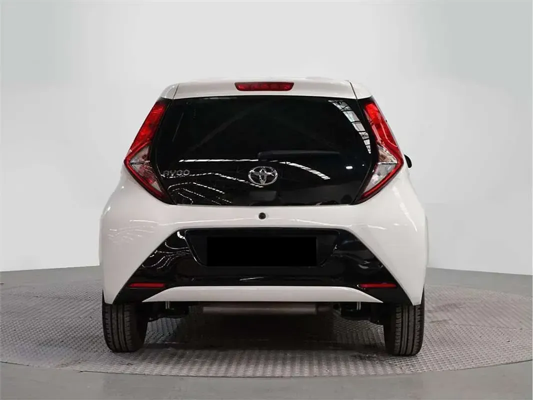 Usado Toyota Aygo X-play 72 CV (52 kW) 2021 Blanco Utilitario