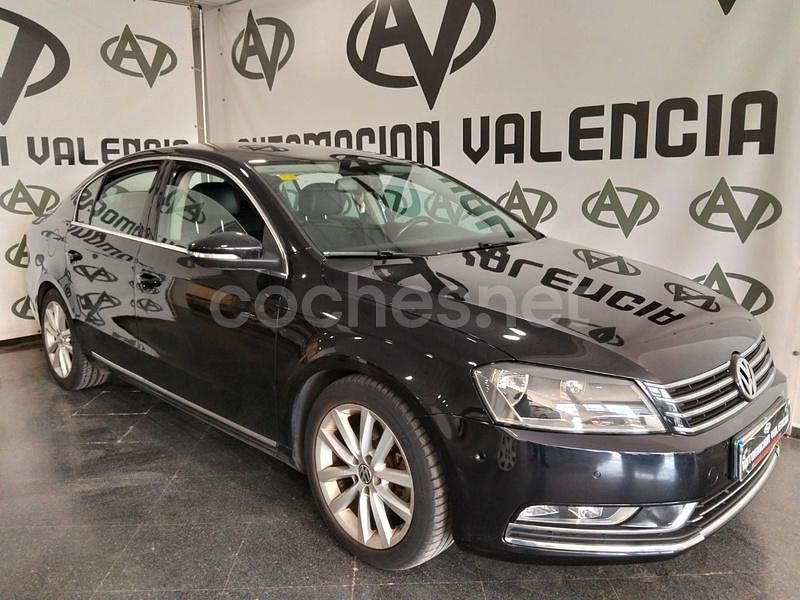 Negro Usado 2011 VW Passat Highline Berlina | 10.999 € (Buen precio) - Imagen 1/4