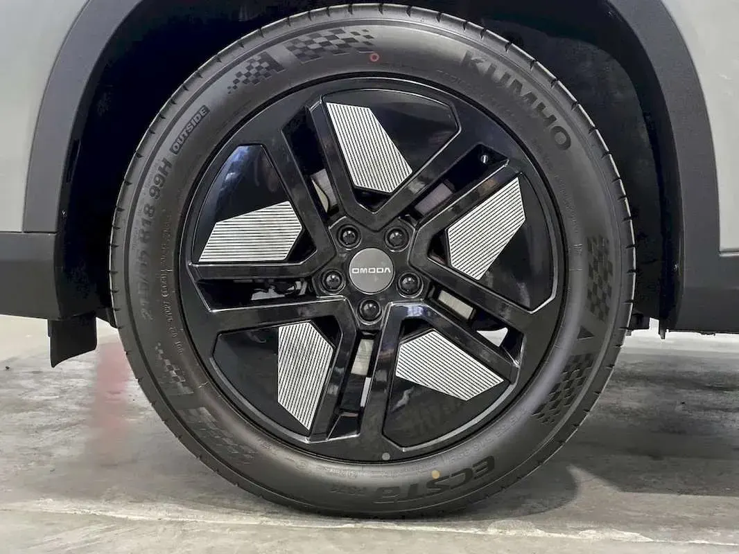 Usado Omoda 5 147 CV (108 kW) 2025 Gris SUV
