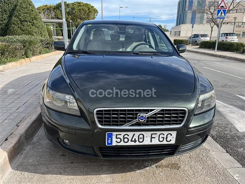 Usado Volvo S40 Momentum 136 CV (100 kW) 2006 Verde Berlina