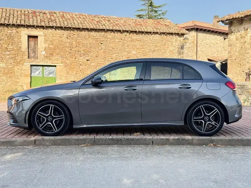 Usado Mercedes A200 150 CV (110 kW) 2021 Gris / plata Berlina