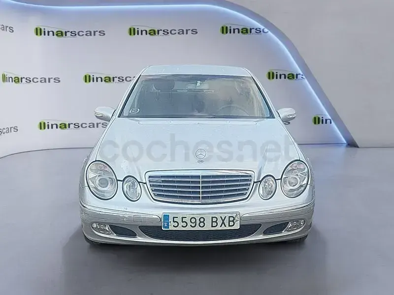 Usado Mercedes E240 Elegance 170 CV (125 kW) 2002 Gris / plata Berlina