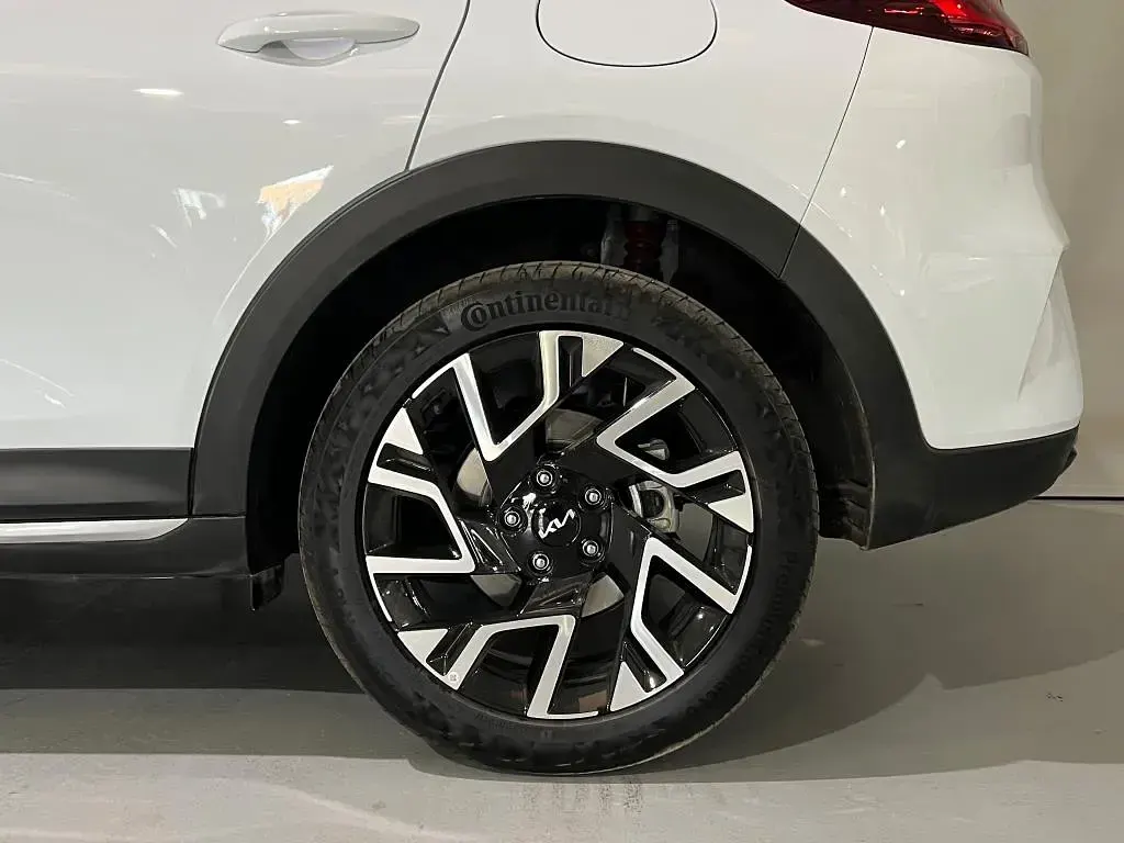 Usado Kia XCeed 160 CV (117 kW) 2022 Cassa white (wd) SUV