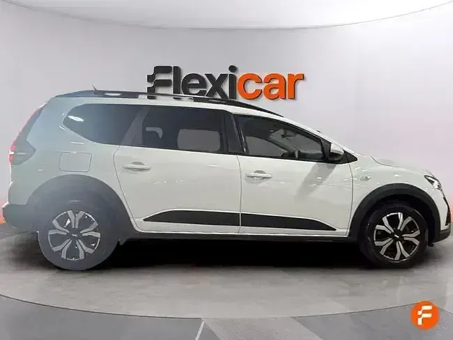 Usado Dacia Jogger Expression 110 CV (80 kW) 2023 Blanco Monovolumen