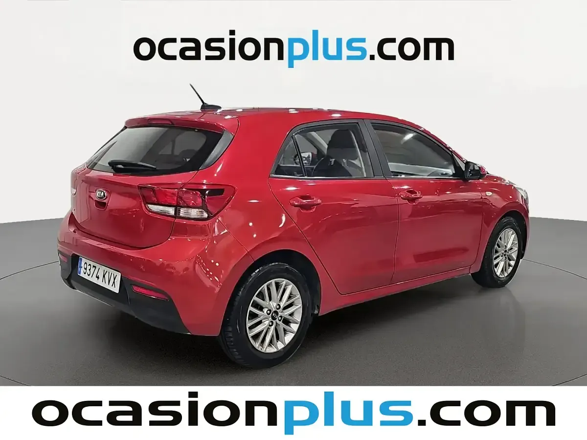 Usado Kia Rio 84 CV (61 kW) 2019 Rojo Berlina