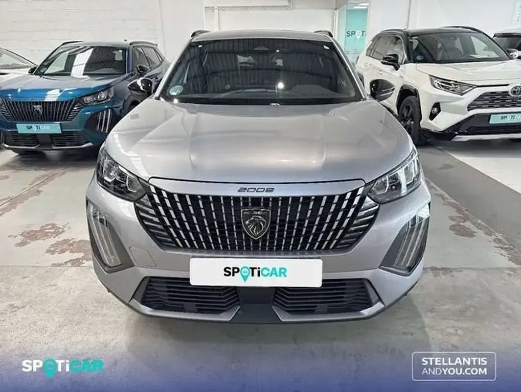 Usado Peugeot 2008 Allure 145 CV (106 kW) 2025 Gris SUV