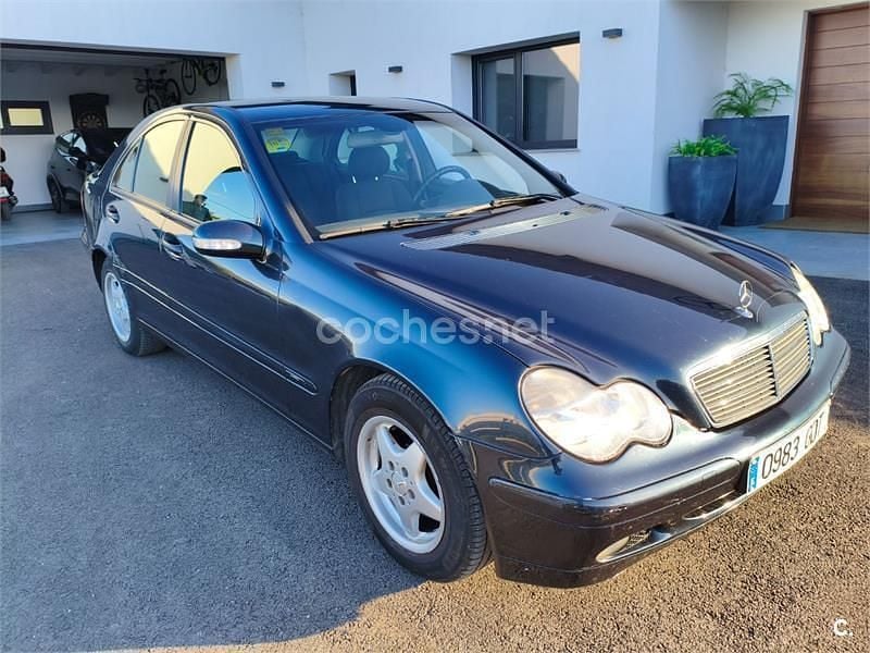 Usado Mercedes C180 Classic 143 CV (105 kW) 2003 Azul Berlina