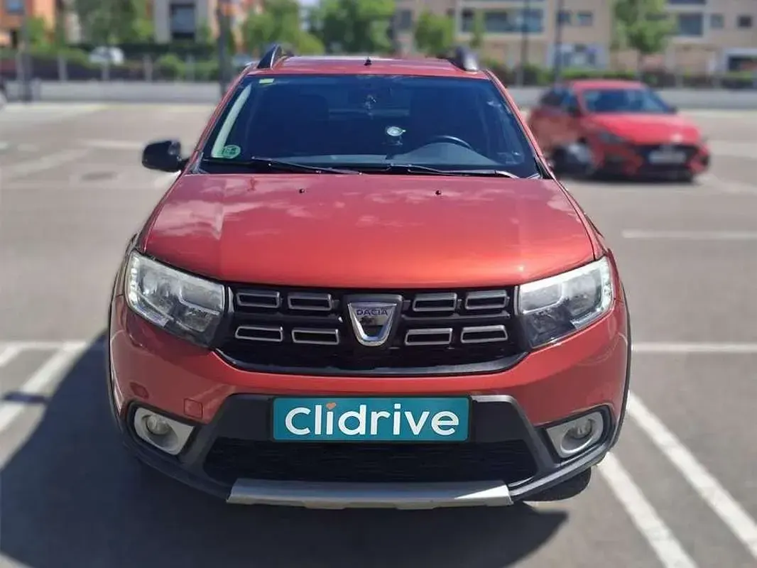 Usado Dacia Sandero 90 CV (66 kW) 2018 Rojo Utilitario