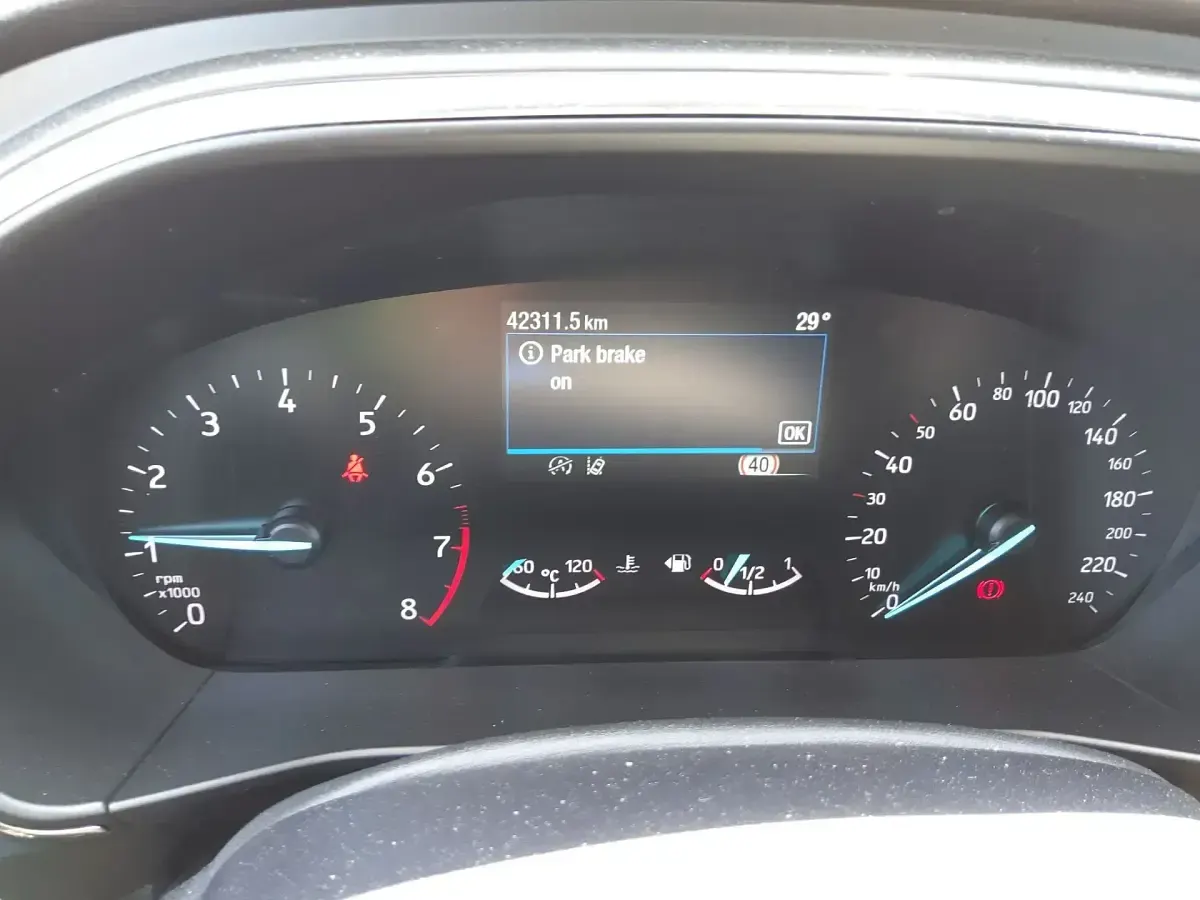 Usado Ford Focus Active 125 CV (91 kW) 2024 Gris Utilitario