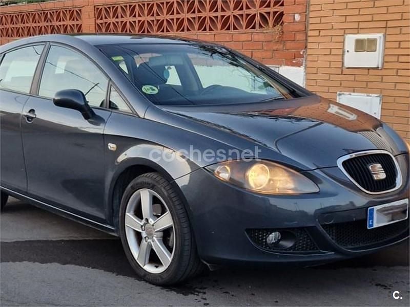 Usado Seat Leon Sport 140 CV (102 kW) 2006 Gris / plata Utilitario