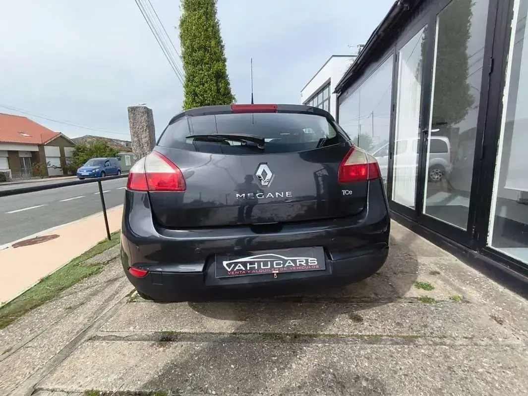 Usado Renault Mégane Dynamique 116 CV (85 kW) 2012 Negro Utilitario