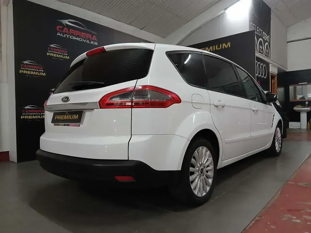 Usado Ford S-MAX Limited 140 CV (102 kW) 2013 Blanco Monovolumen
