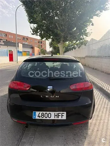 Usado Seat Leon Copa 90 CV (66 kW) 2011 Negro Utilitario