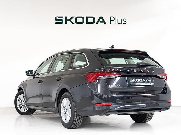 Usado Skoda Octavia Ambition 115 CV (84 kW) 2024 Negro Familiar