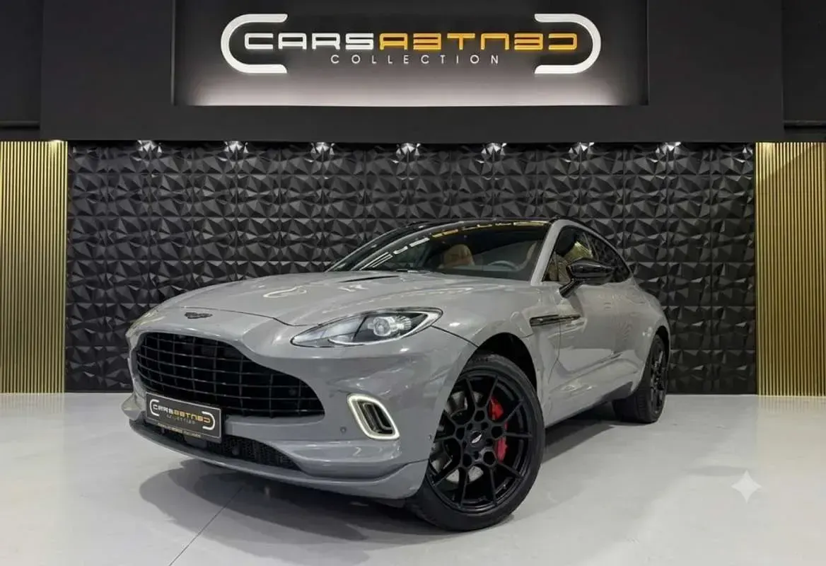 Usado Aston Martin DBX 551 CV (405 kW) 2022 Gris SUV