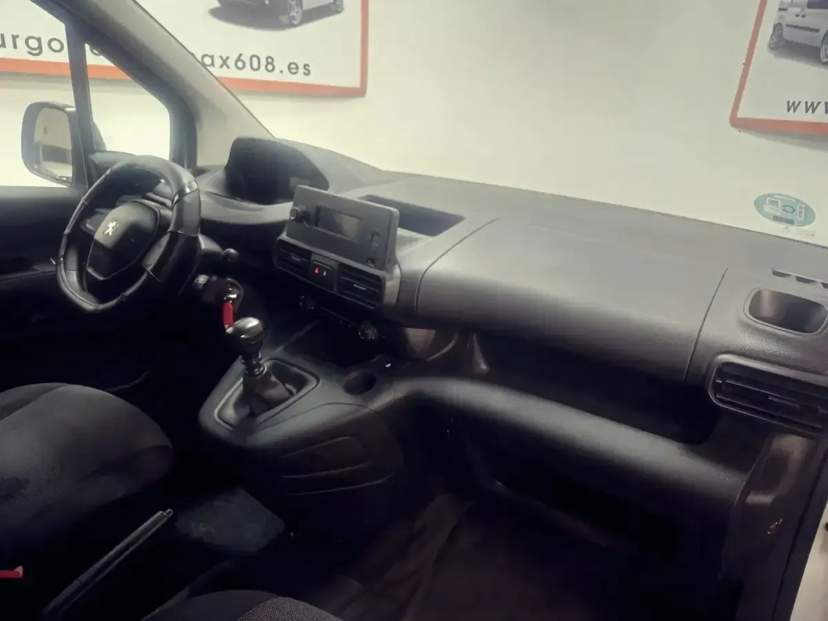 Usado Peugeot Partner S 100 CV (73 kW) 2023 Blanco Monovolumen