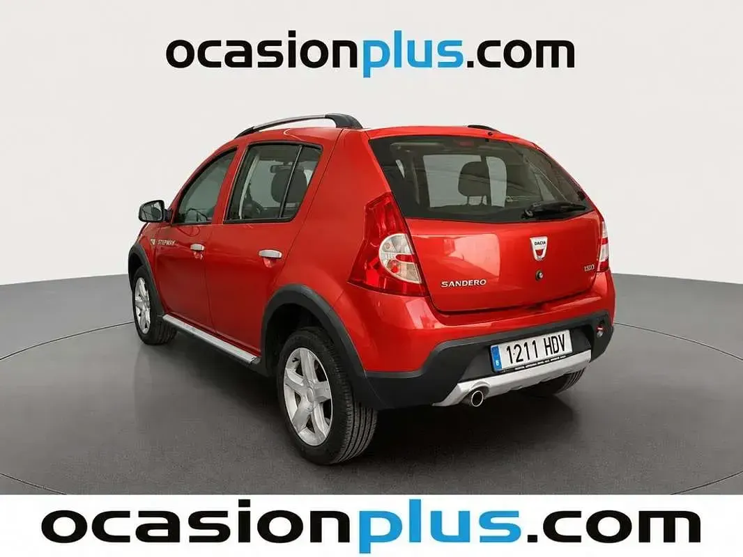 Usado Dacia Sandero Stepway 90 CV (66 kW) 2011 Rojo Utilitario