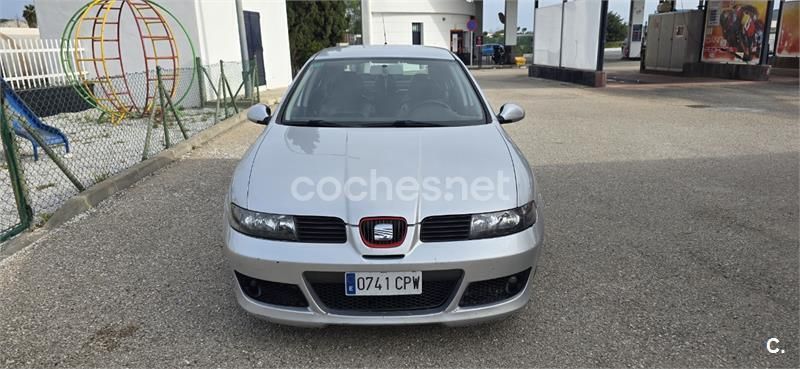 Usado Seat Leon Sport 150 CV (110 kW) 2003 Gris / plata Berlina