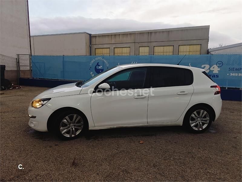 Usado Peugeot 308 Active 115 CV (84 kW) 2015 Blanco Berlina