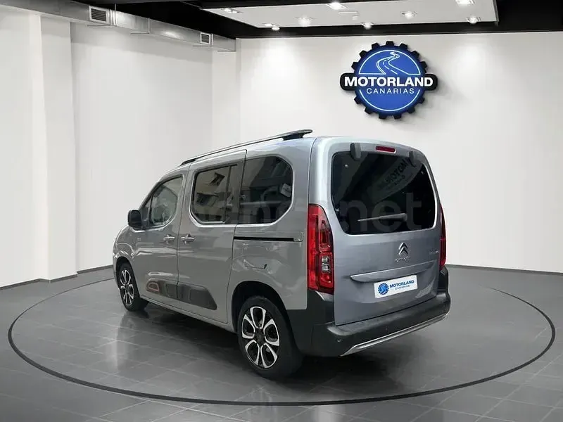 Usado Citroën Berlingo Shine 102 CV (75 kW) 2020 Gris / plata Monovolumen