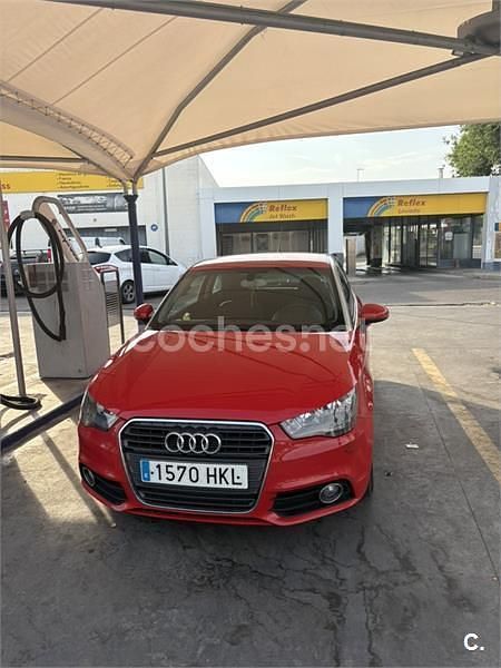 Rojo Usado 2012 Audi A1 Attraction Utilitario | 10.900 € (Precio justo) - Imagen 1/4