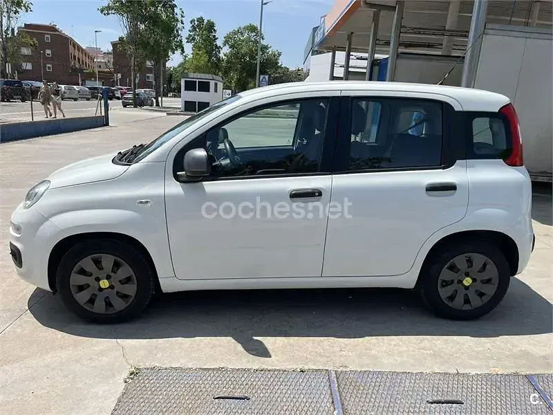 Usado Fiat Panda Young 69 CV (50 kW) 2015 Blanco Utilitario