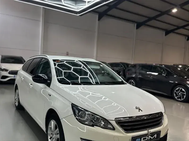 Usado Peugeot 308 Style 130 CV (95 kW) 2017 Blanco Berlina