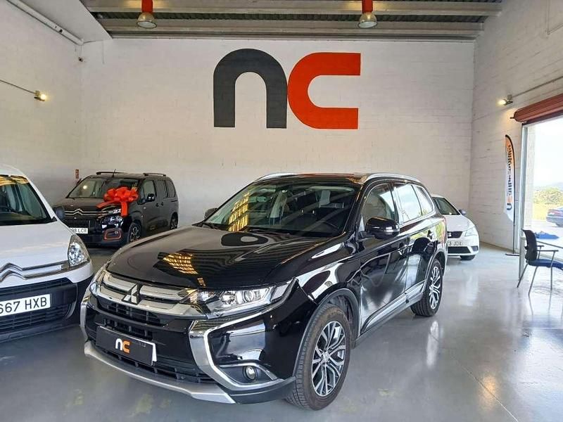 Usado Mitsubishi Outlander Motion 150 CV (110 kW) 2016 Negro SUV