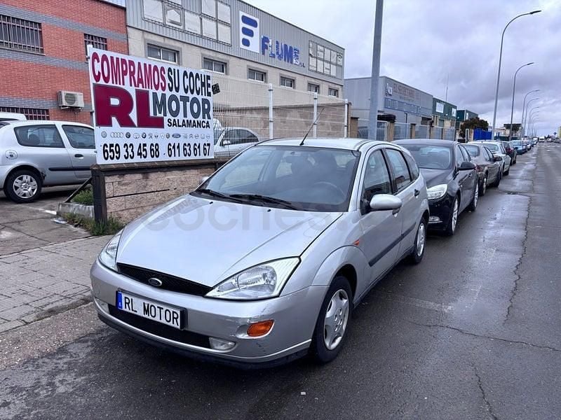 Usado Ford Focus Trend 100 CV (73 kW) 2002 Gris / plata Berlina