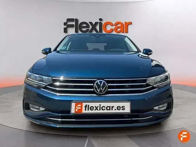 Usado VW Passat Executive 150 CV (110 kW) 2021 Azul Berlina