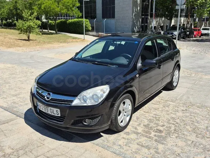 Usado Opel Astra Energy 115 CV (84 kW) 2009 Negro Berlina