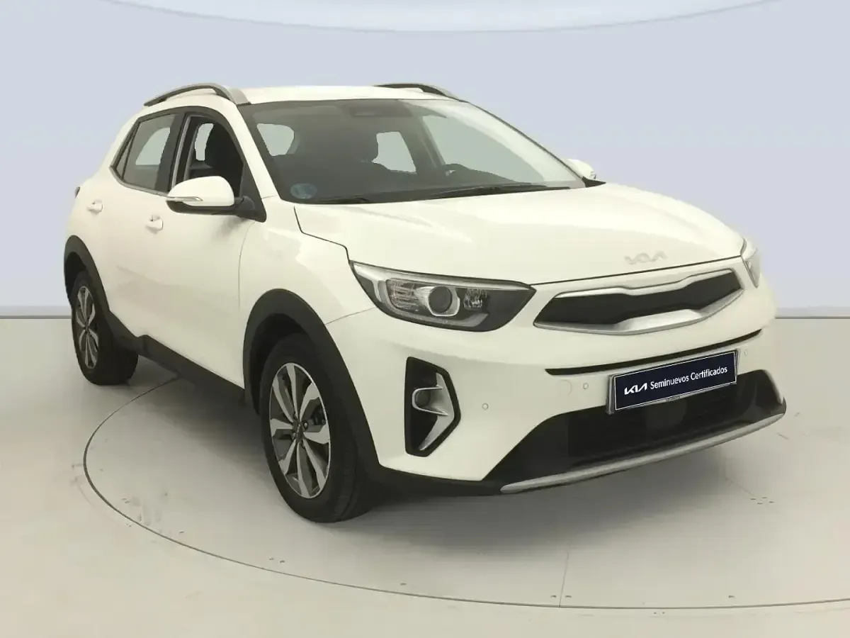 Usado Kia Stonic 100 CV (73 kW) 2022 Blanco SUV
