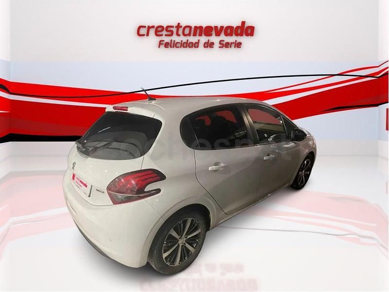 Usado Peugeot 208 Style 82 CV (60 kW) 2017 Blanco Utilitario