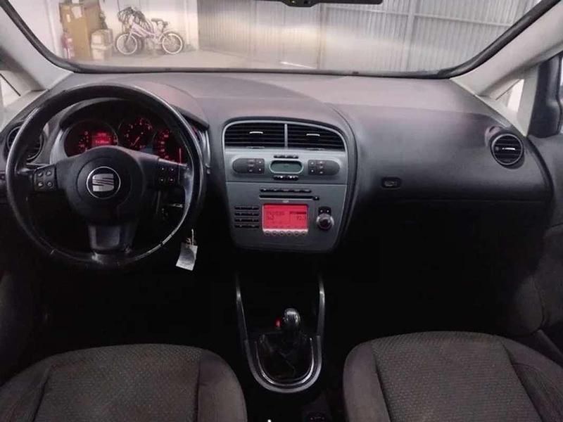 Usado Seat Toledo Sport 105 CV (77 kW) 2007 Gris Utilitario
