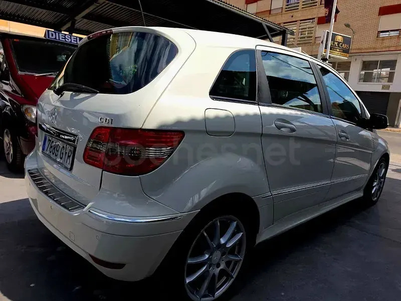 Usado Mercedes B200 140 CV (102 kW) 2010 Blanco Monovolumen