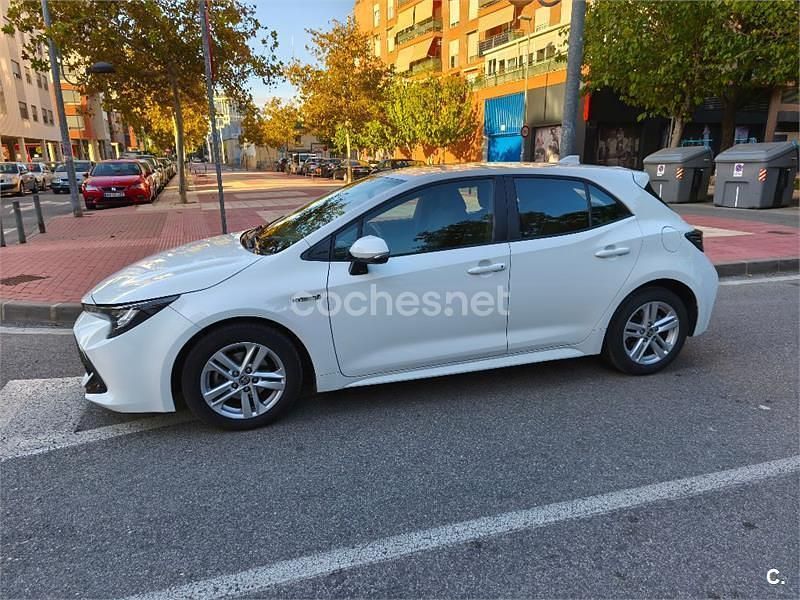 Blanco Usado 2021 Toyota Corolla Active Berlina | 15.500 € (Buen precio) - Imagen 1/4