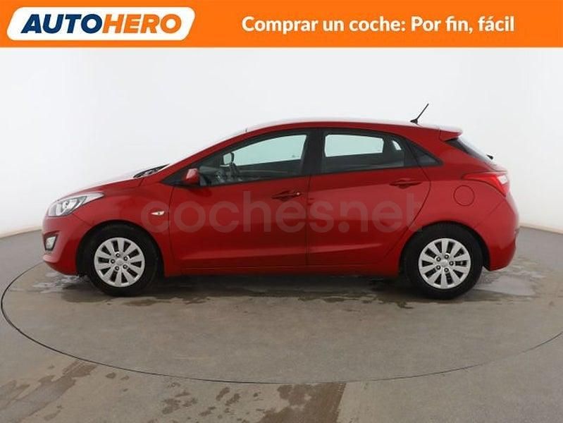Usado Hyundai i30 100 CV (73 kW) 2016 Rojo Berlina