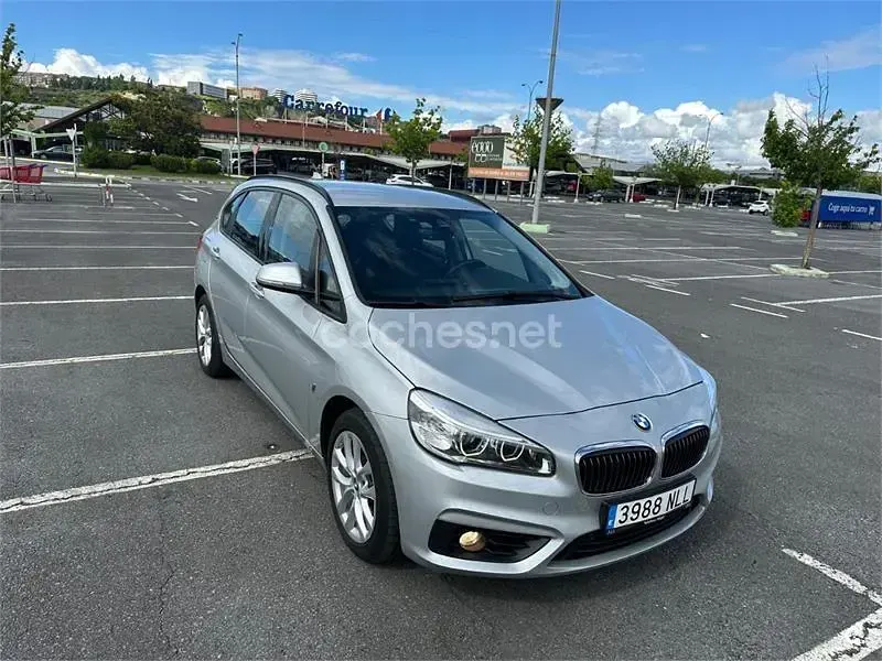 Usado BMW 225 Active Tourer iPerformance 224 CV (164 kW) 2017 Gris / plata Monovolumen